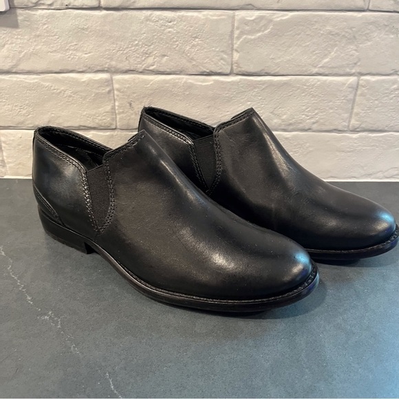 L.L. Bean sz 7 black leather slip on loafers - Picture 1 of 12